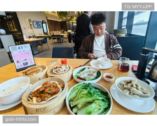 杨威家的早餐菜单，比我们一个月工资还贵